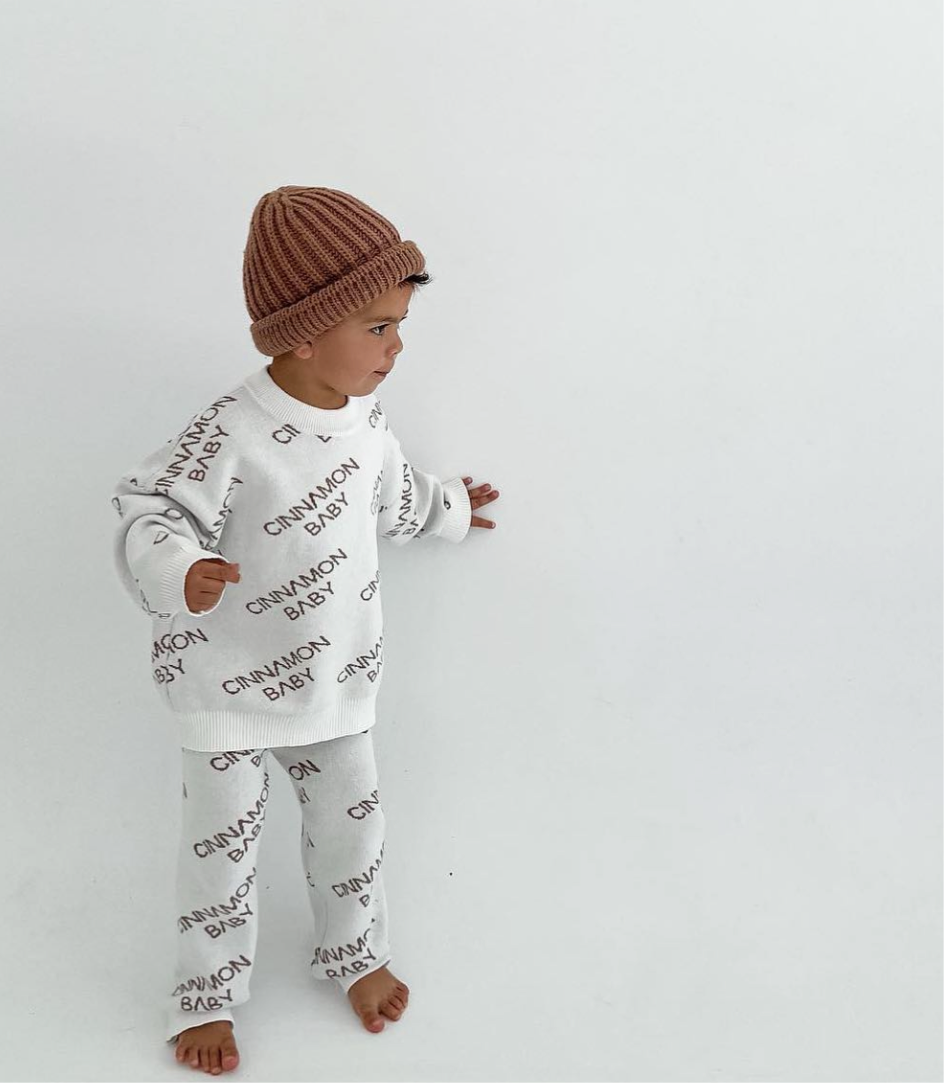 cinnamon knitted logo set