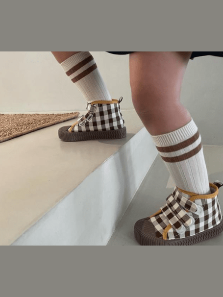 Stripe earth brown shoes