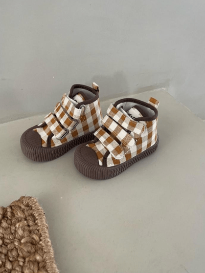 Stripe orange shoes